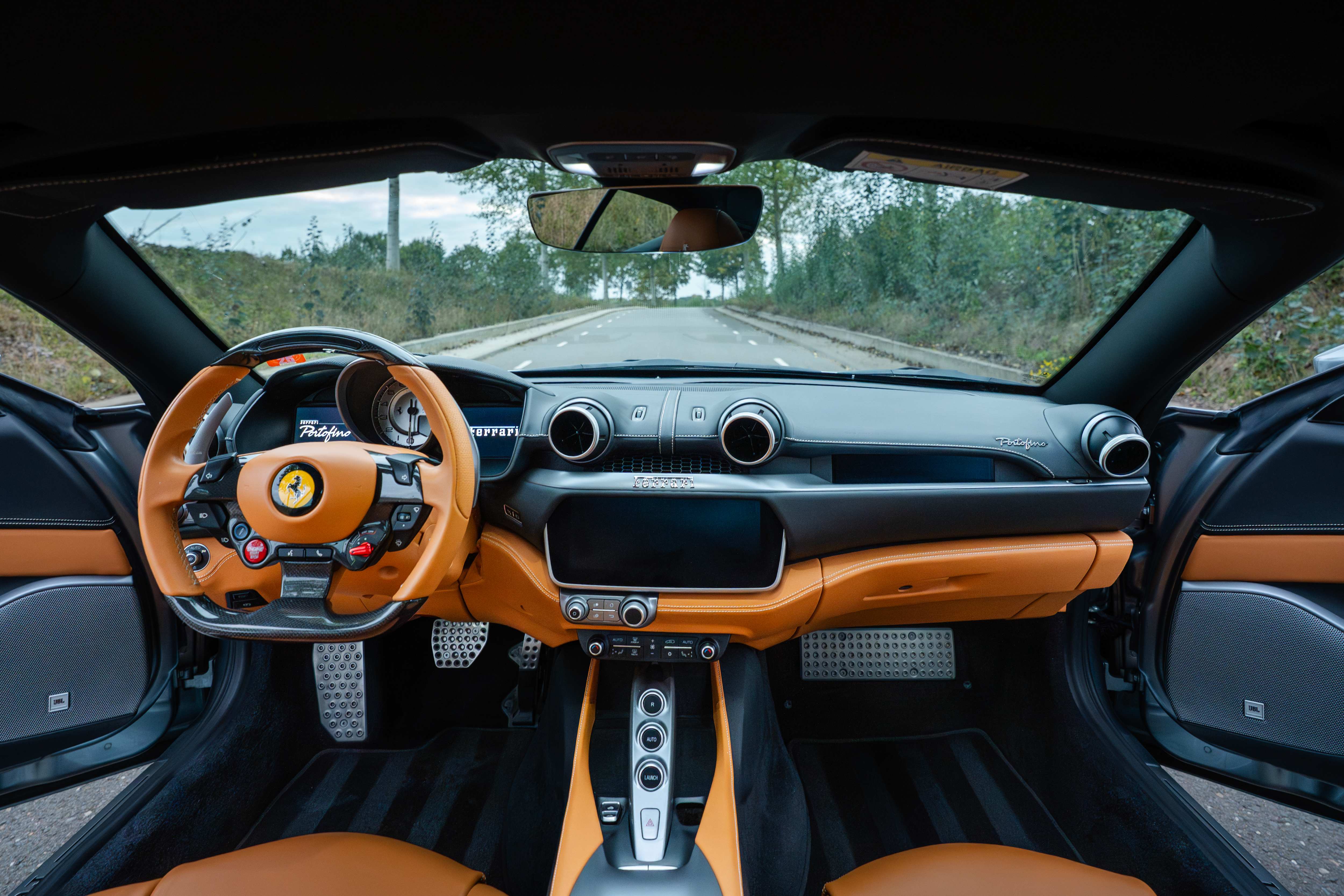 Ferrari cockpit interieur dashboard